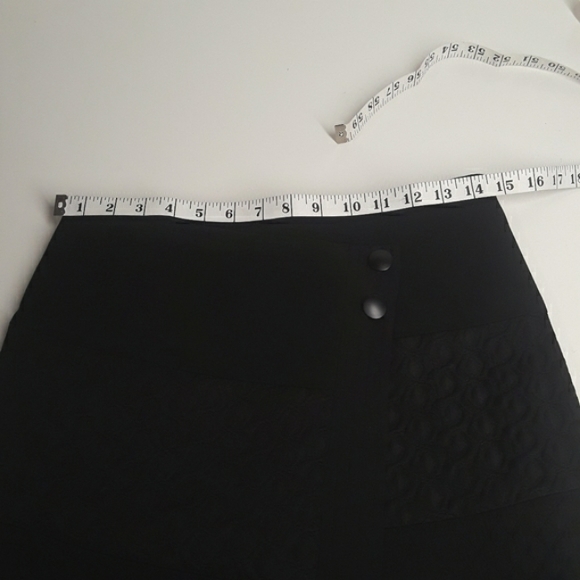 CAbi Black Quilt Textured Print Wrap Mini Skirt XSmall - Picture 9 of 14
